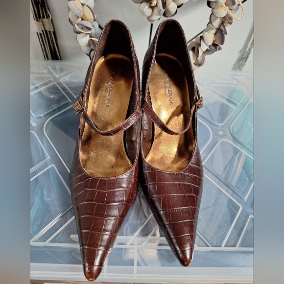 Issac Mizrahi Brown Leather Pumps with Adjustable Ankle Strap - Size 7 - Picture 6 of 8